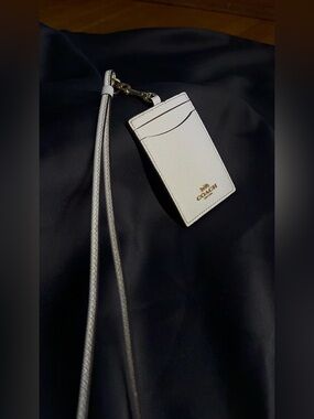 Coach Crossgrain Leather ID Lanyard in Chalk